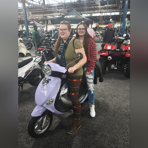 Meet your Posher, Andi - Picture 2 of 2